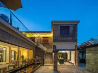 Overlooking the sea, the mansion's courtyard Hotele w: Linhai