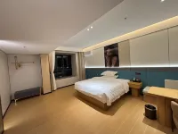 Ending LandonExclusive Hotel