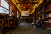 Hillside Cloud Lodge - Bar