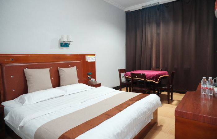 Tongxiang Xinfeng Hotel (Tongxiang Railway Station Runda International Branch)
