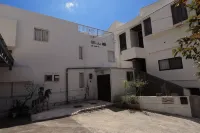 Tayamakyo | Modern Minimalist Villa: Live like a Local in Okinawa (Fits 8)