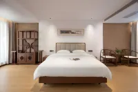 Weishan Qichi Dongfang Holiday Courtyard-Style Hotel