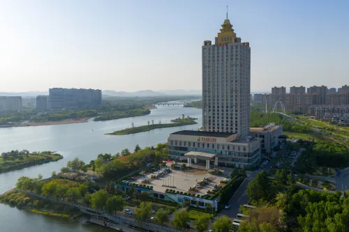 Yishui Longgang Hotel (Yishui River Bridge Scenic Spot)