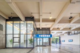 ホーム イン UP ファーイー プレミアムホテル（上海真北路地下鉄駅）