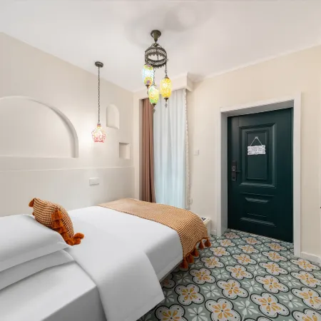 Bajianli Homestay (Yining Airport Liuxing Street)