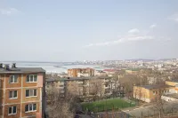 spacious apartment with sea and city views - 停車場