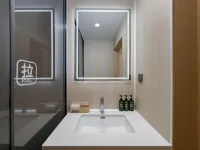 Manzhouli Zhongsu Hemu Hotel (Manzhouli Railway Station Zhongsu Pedestrian Street) - موقف سيارات