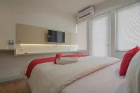 RedDoorz Apartment @ Sentul Tower - Pensions