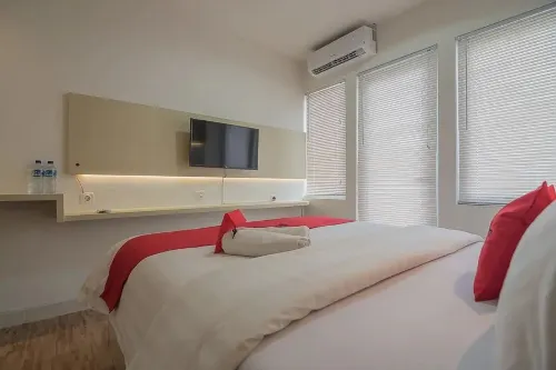 RedDoorz Apartment @ Sentul Tower - Pensions