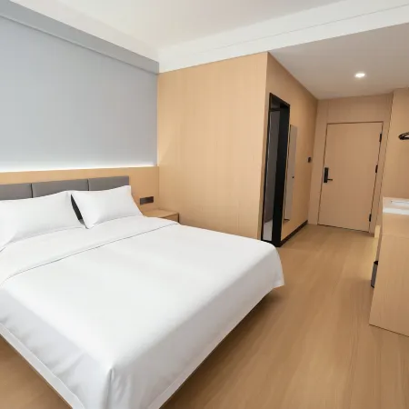 Yihuasenju Holiday Hotel