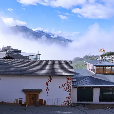Dewa Old XI ZANG House • Hostel (Feilai Temple Meili Snow Mountain Scenic Area)