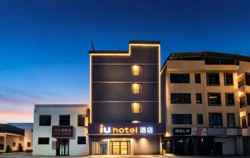 IU Hotel (Mengzhou Bus Station Huichang South Road) - breakfast
