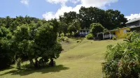 Habitation Pineau - Bungalow Azur with Private Jacuzzi - 주차장