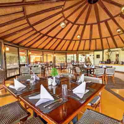 PrideInn Mara Camp & Cottages Hotel Exterior