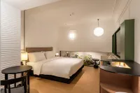 SFEEL Designer Hotel (Huizhou West Lake Shuidong Street Branch) - 주차장