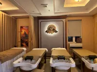 Chu Long Hotel & Spa - พร้อมWifi