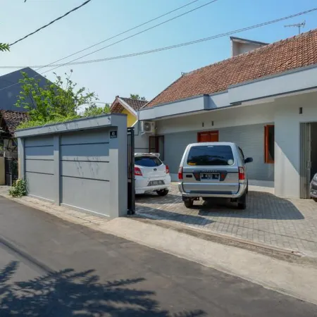 RedDoorz near Alun Alun Kudus 2