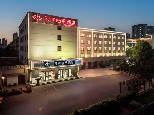 Auchan Yijing Hotel (Liaocheng Bus Terminal Wanda Plaza) - parking
