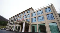 Yunqi Valley Health Hotel Отели в г. Синшань