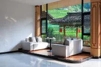 Yuanshan Banjing Hotel (Longji Terrace Golden Buddhading Observation Deck)