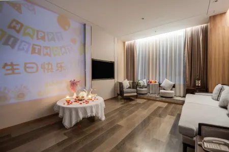 Rezen Longuu Hotel (Shenzhen Longgang Universiade Center Station) Отели рядом с достопримечательностью «Baoneng All City Shopping Center Longgang Branch (Jianshe Road)»