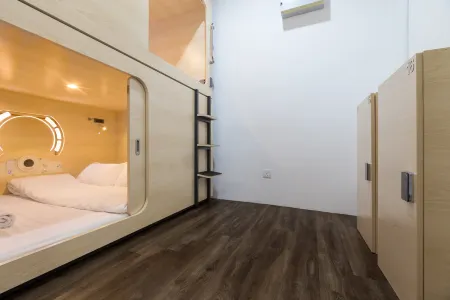 Luma Casa Capsule Hotel - Hostel