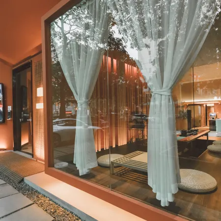 Chaonanzhi Digital Smart Homestay (Guangzhou Xintangnan High-speed Railway Station)