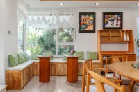 Weihai Four Seasons Yaju Bed and Breakfast