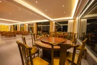 Shennongjia Zailu Hotel (Dajiuhu Pingqian Ancient Town)