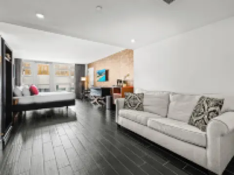 โรงแรมเดอะแฟร์วินด์ โรงแรมในไมอามีบีช