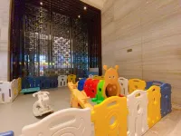 Wanda Realm Huangshi - Family