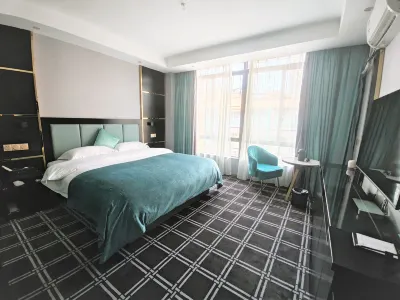 Longxiang Deluxe Hotel (Fangchenggang Administration Center) Hotels near Beibuwan Haiyang Culture Park
