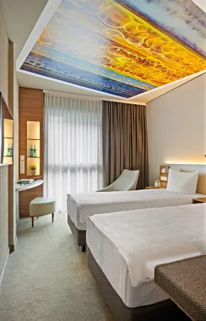 Hey Lou Hotel Monheim am Rhein Отели рядом с достопримечательностью «St. Maria Rosenkranzkonigin»