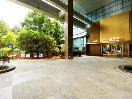 Yunyi Hotel Lugu Lake Отели рядом с достопримечательностью «Anhui Normal University Qijiang College (Wenjin Campus)»