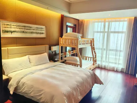 LUXURY BLUE HORIZON Grand Hotel (Xining High-Speed Railway Station)