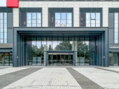Zhengzhou Maitian Yiguo Hotel (Boya Plaza) Hotels near Henan Police College