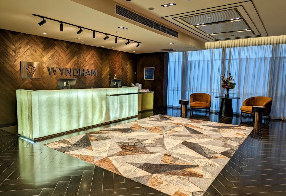 2. 윈덤 멜버른 온..