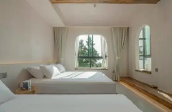 MOUNTAIN SIDE | MARE NUBIUM