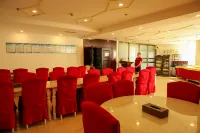 โรงแรมฮอลิเดย์ จินรุ่น - พร้อมอาหารเช้า