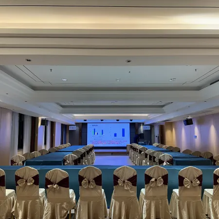 Huatian Holiday Hotel (Yudong High-speed Railway Station)