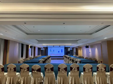 Huatian Holiday Hotel (Yudong High-speed Railway Station)