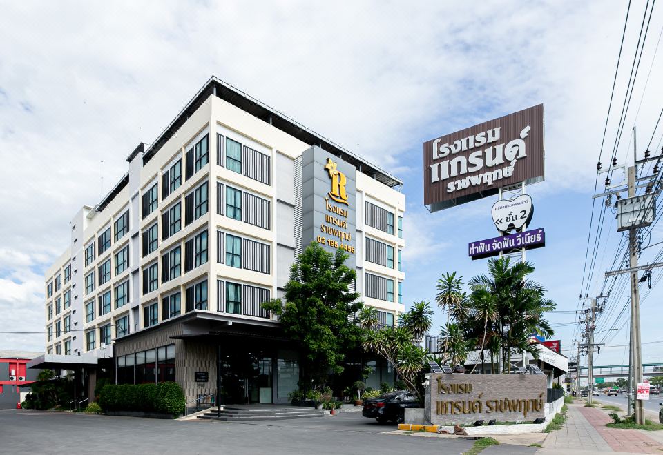 "a modern building with a sign that reads "" the visa station "" in front of it" at Grand Ratchapruek Hotel