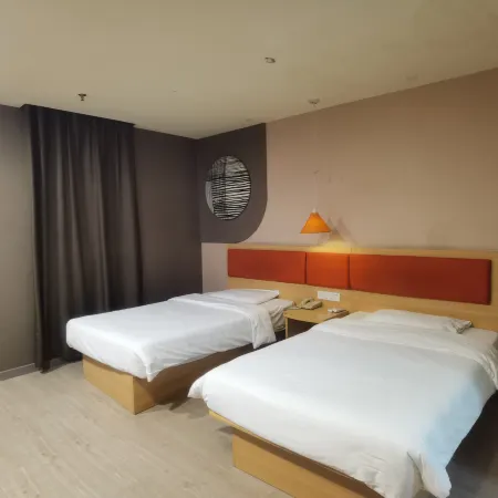 Yijia Hotel (Xinyi Railway Station Nanjing Road)