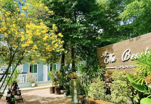 앳 더 비치 코란의 평화로운 공간