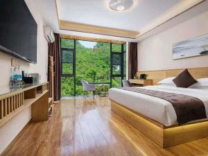 Bishui Yuntian Boutique Hotel (Yangshuo Bus Station Shili Gallery)