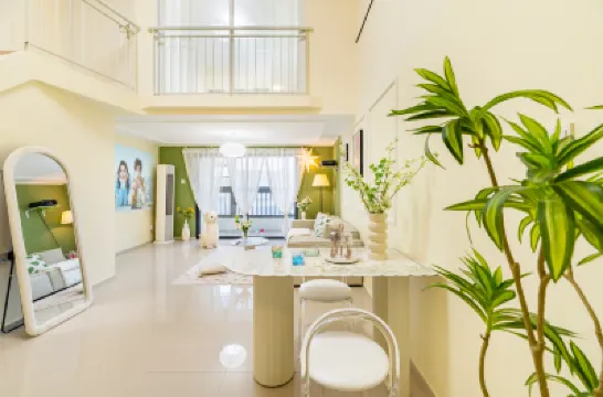 Guangzhou Nuanju Film and Television Theme Apartment Hotels near Longyueduorou Botanical Garden