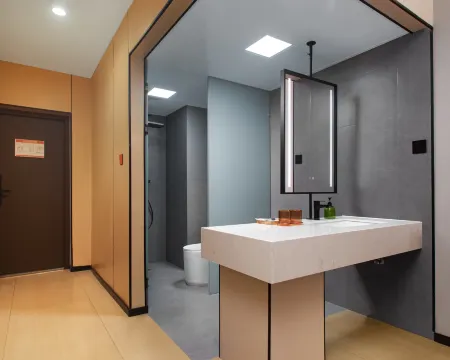 Changde Huanzhi City Hotel (Changde Herui Happy City Railway Station)