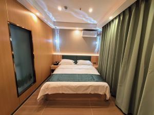 Haoyunlai Light Luxury Hotel (Tianquan Hospital of Traditional Chinese Medicine)