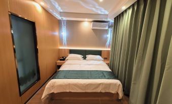 Haoyunlai Light Luxury Hotel (Tianquan Hospital of Traditional Chinese Medicine)