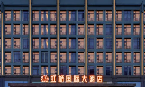 Hongqiao International Hotel (Yichang Yanjiang Avenue Natural Tower)